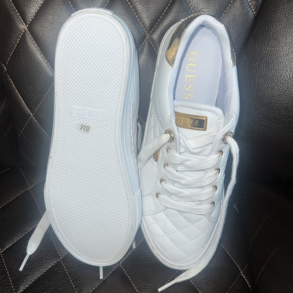 GUESS Women's Loven Sneaker - Picture 5 of 5